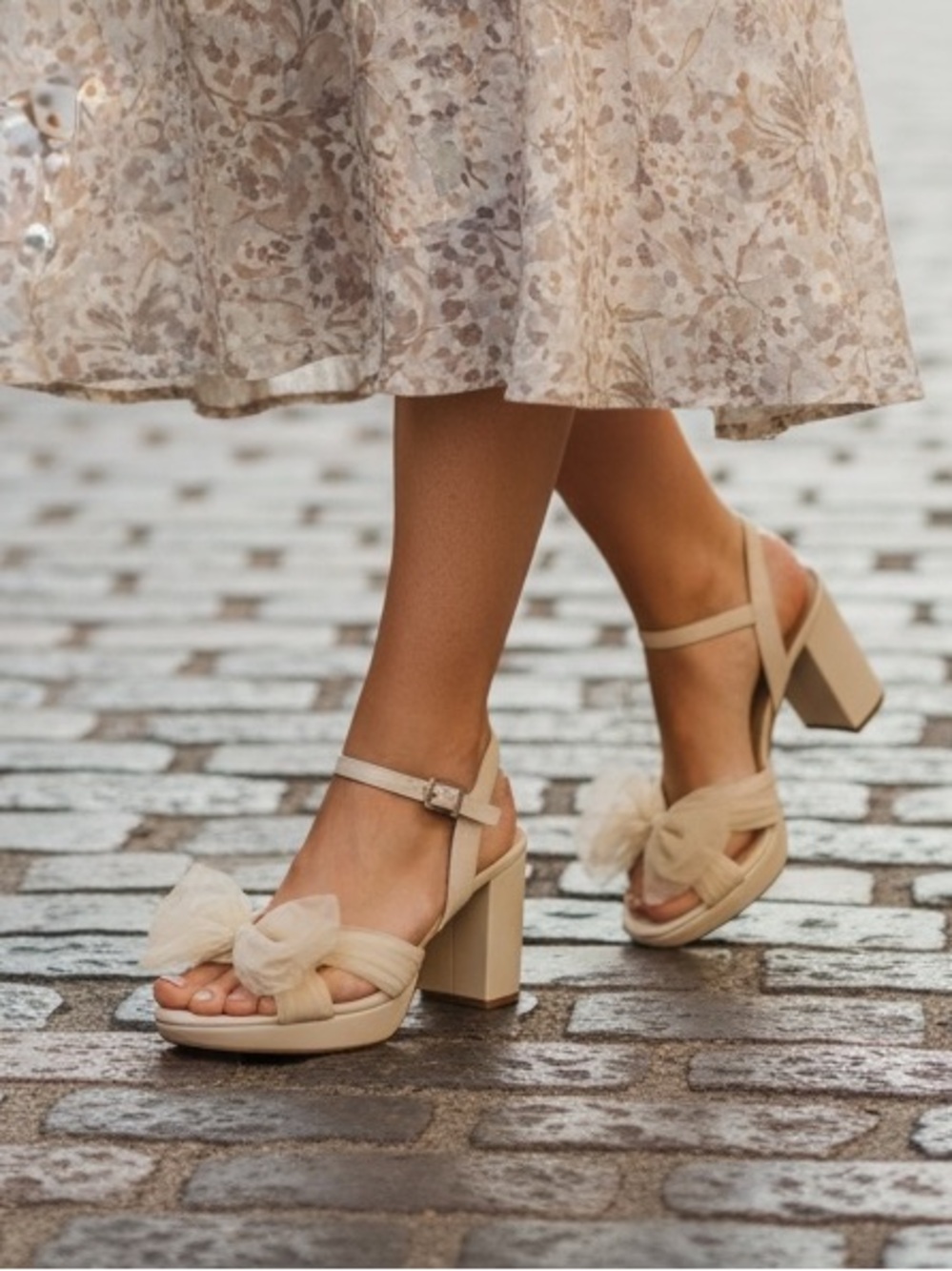 Life Stride Beige Bow Block Heel Sandals NWOT